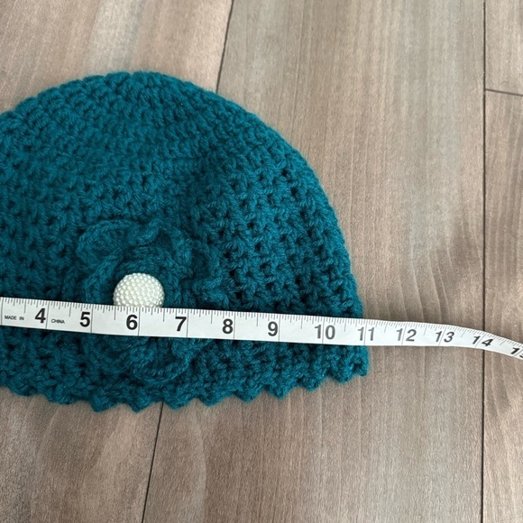 Hand knit women’s crochet flower beanie hat teal - Picture 2 of 2